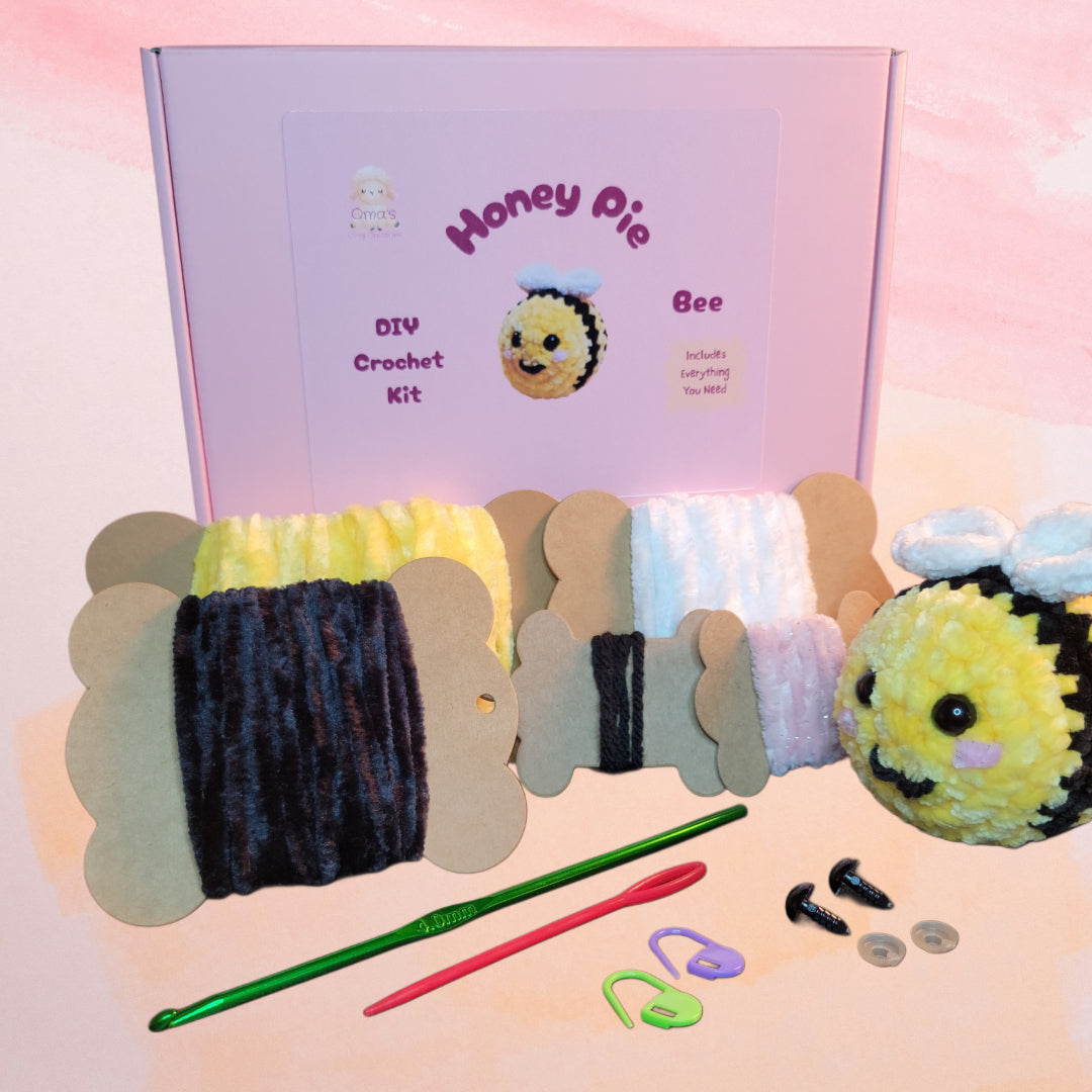 Crochet Kit Complete DIY Honey Pie the Bee - Oma's Cozy Creations