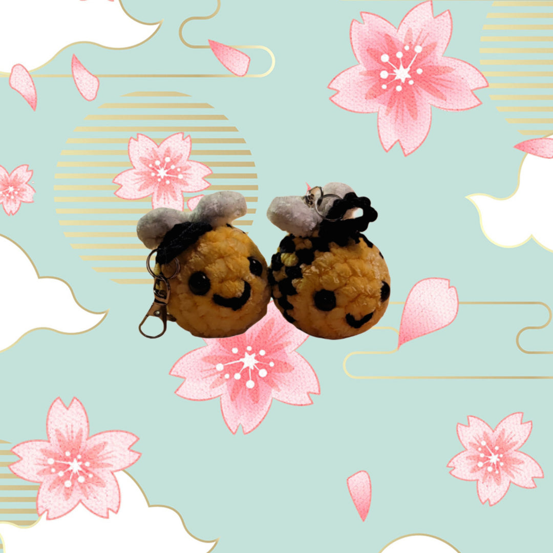 Amigurumi Mini Bee Keychain Crochet Animal Plushie - Oma's Cozy Creations